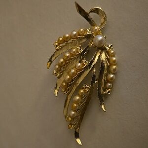 Vintage Gold and Pearl Brooch.